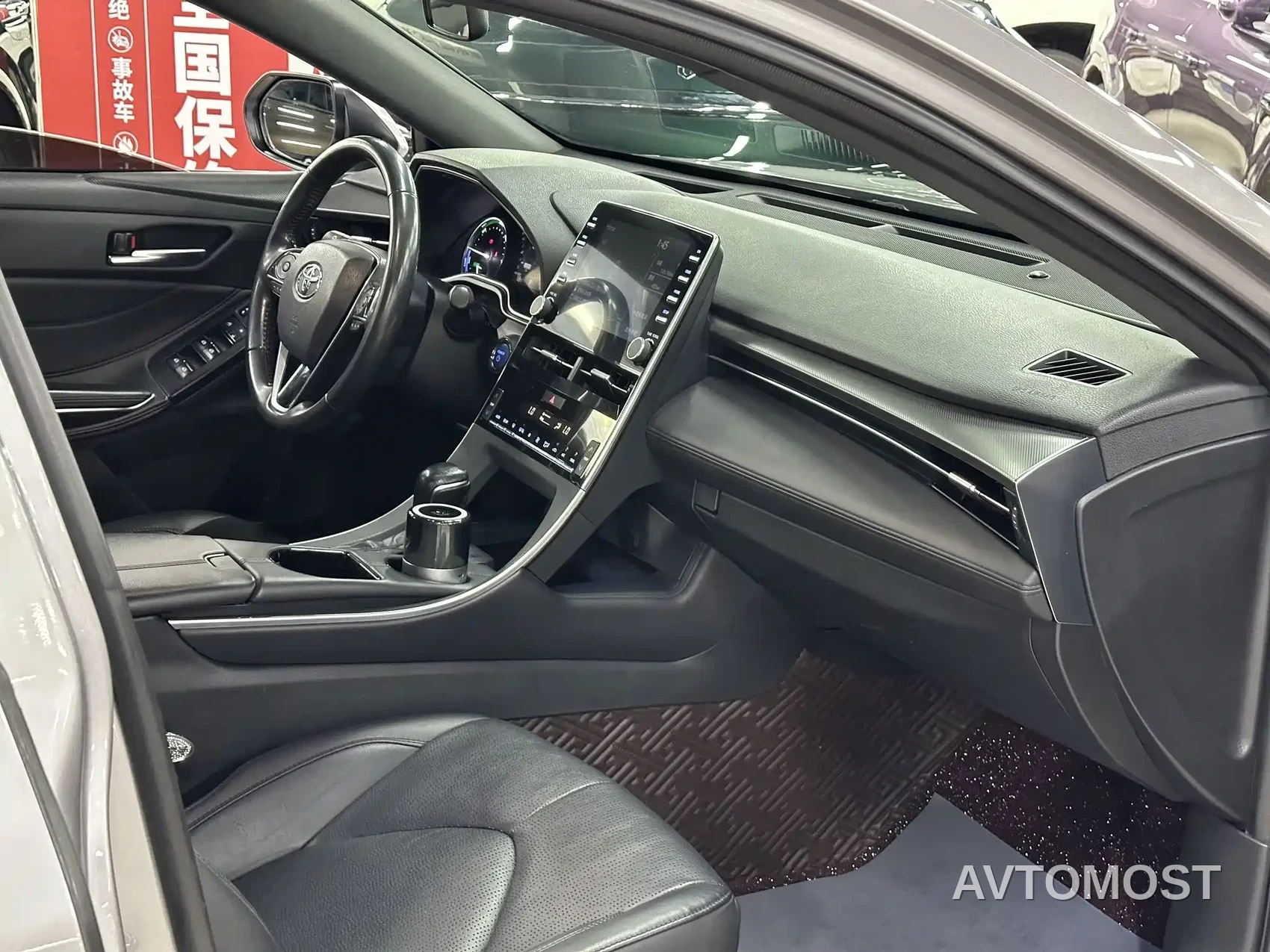 Toyota Avalon 2019 Hybrid 2.5L Luxury Edition China VI — фото 12