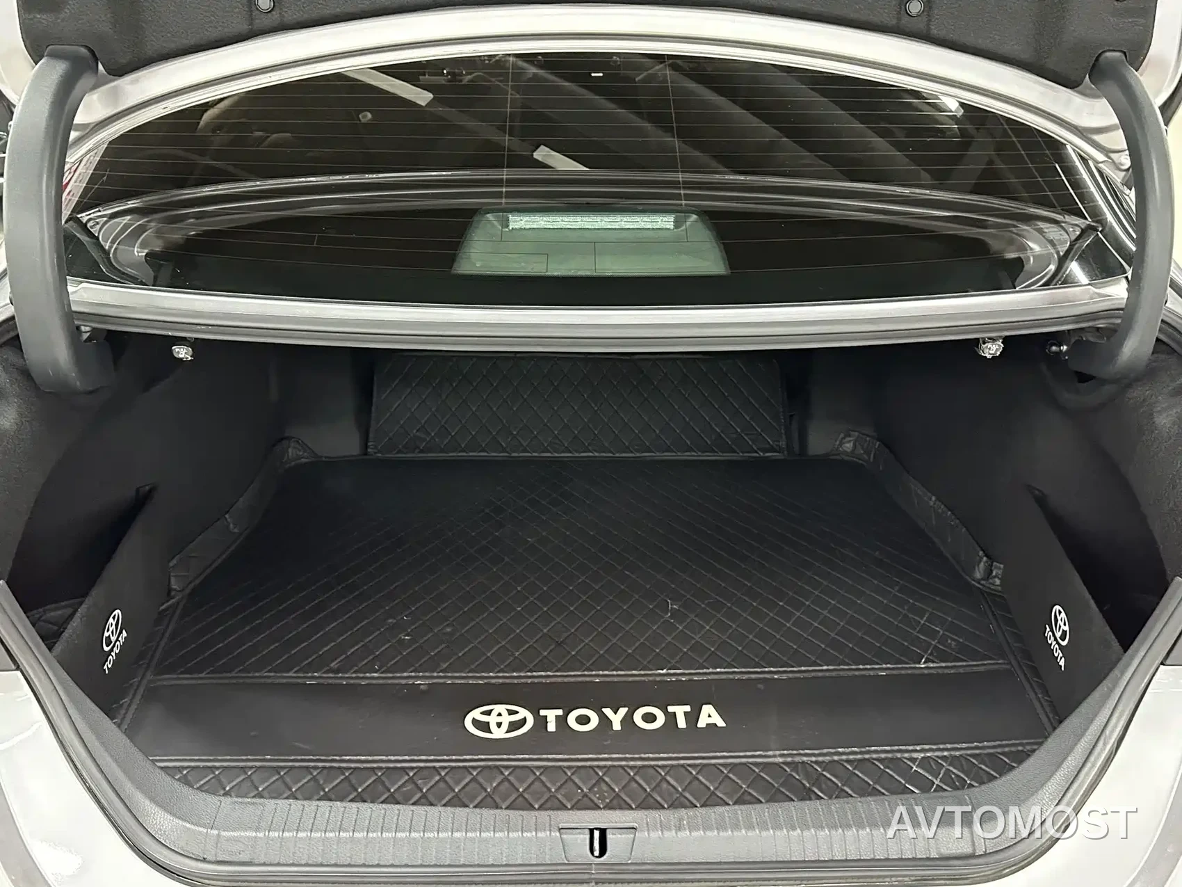 Toyota Avalon 2019 Hybrid 2.5L Luxury Edition China VI — фото 14