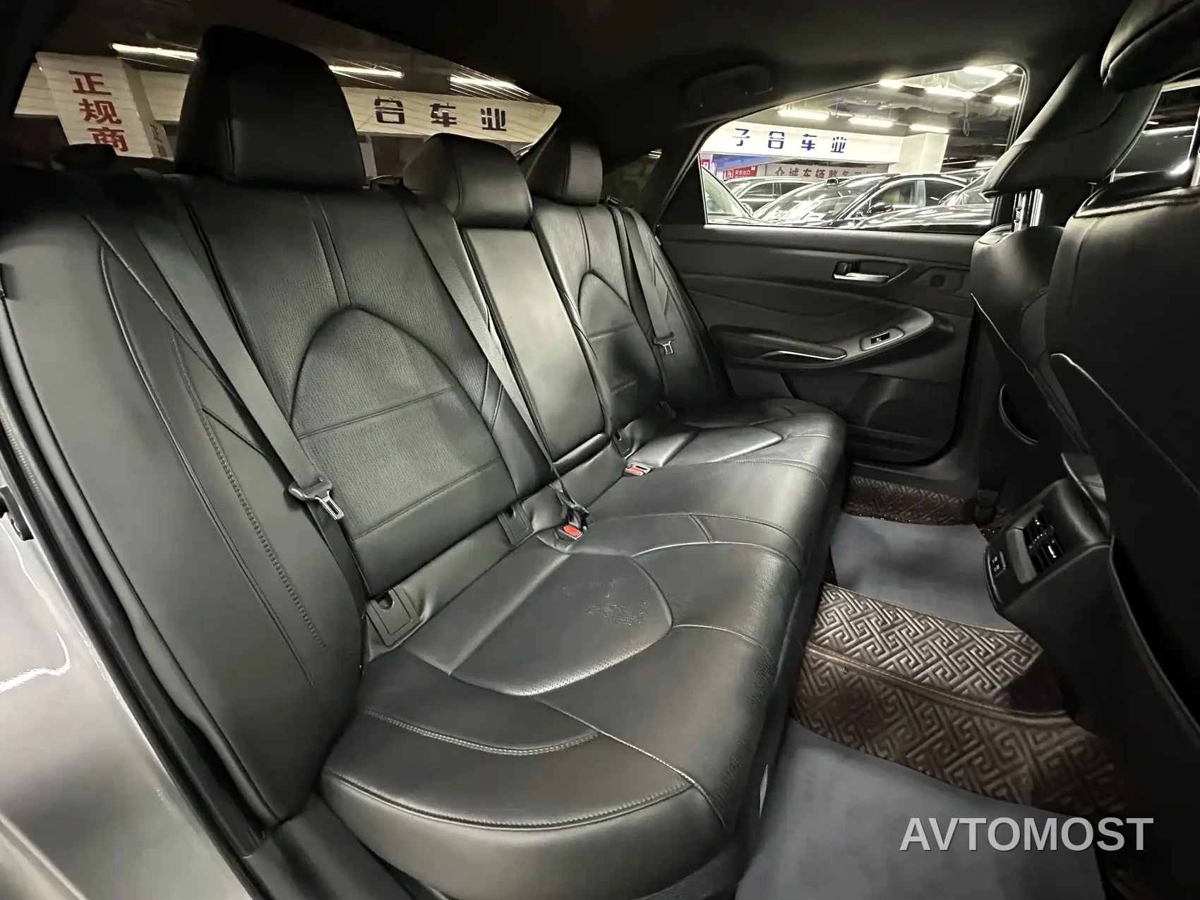 Toyota Avalon 2019 Hybrid 2.5L Luxury Edition China VI — фото 15