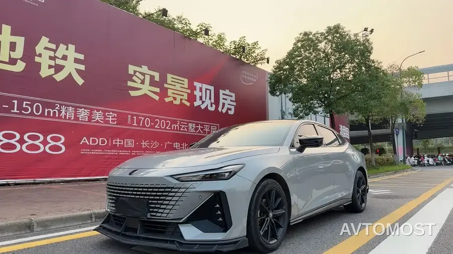 Changan UNI-V 2022 1.5T Premium Model