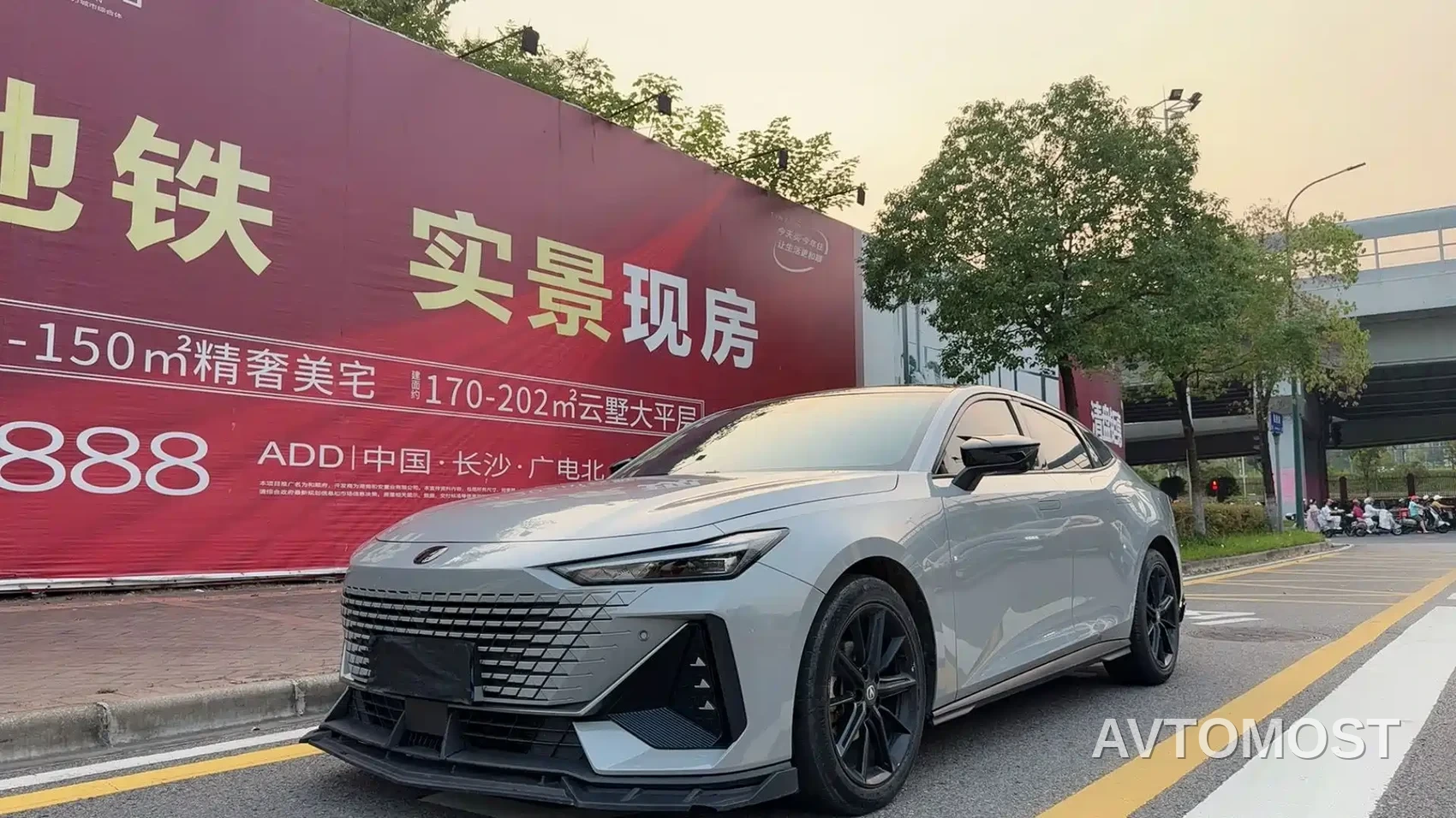 Changan UNI-V 2022 1.5T Premium Model — фото 1