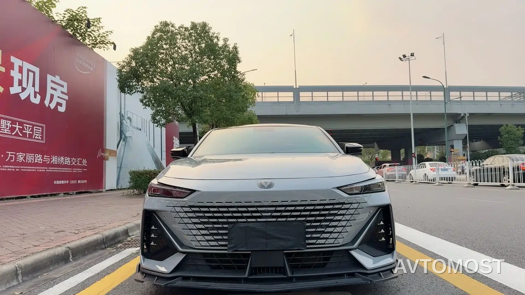 Changan UNI-V 2022 1.5T Premium Model — фото 2