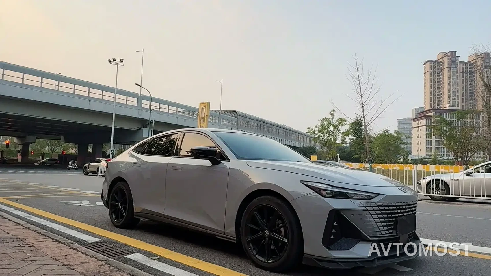 Changan UNI-V 2022 1.5T Premium Model — фото 3