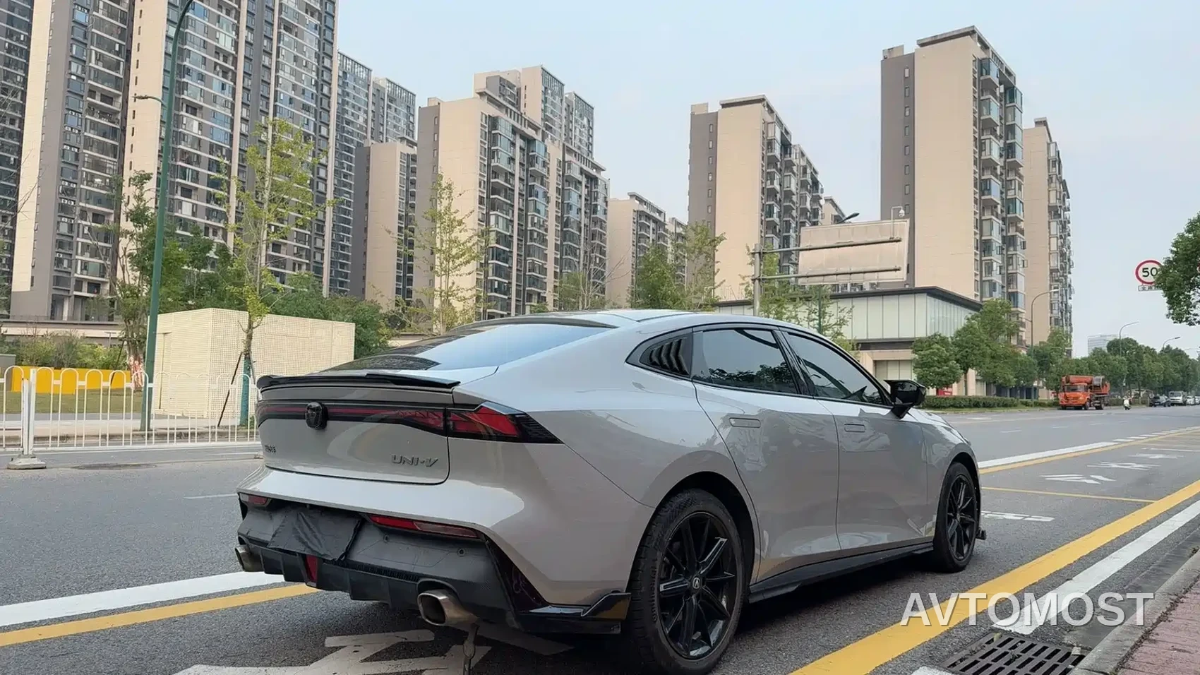 Changan UNI-V 2022 1.5T Premium Model — фото 9