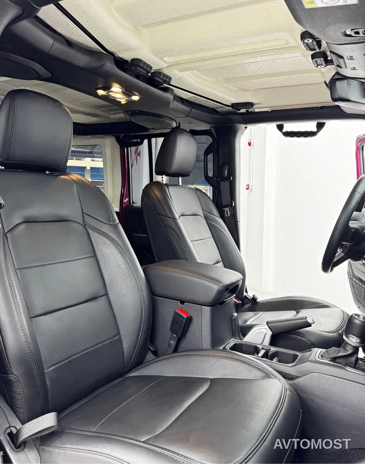 Jeep Wrangler 2022 2.0T Highland Bahamas Pink Sand Special — фото 6