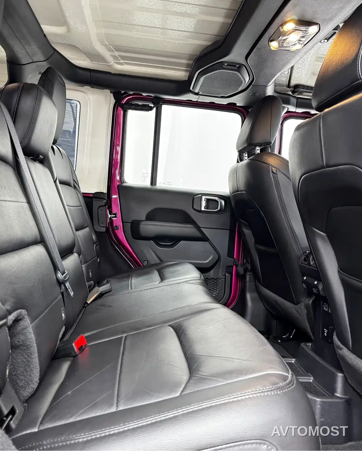 Jeep Wrangler 2022 2.0T Highland Bahamas Pink Sand Special — фото 9