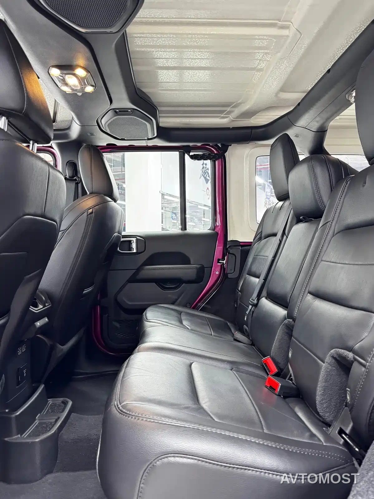 Jeep Wrangler 2022 2.0T Highland Bahamas Pink Sand Special — фото 10