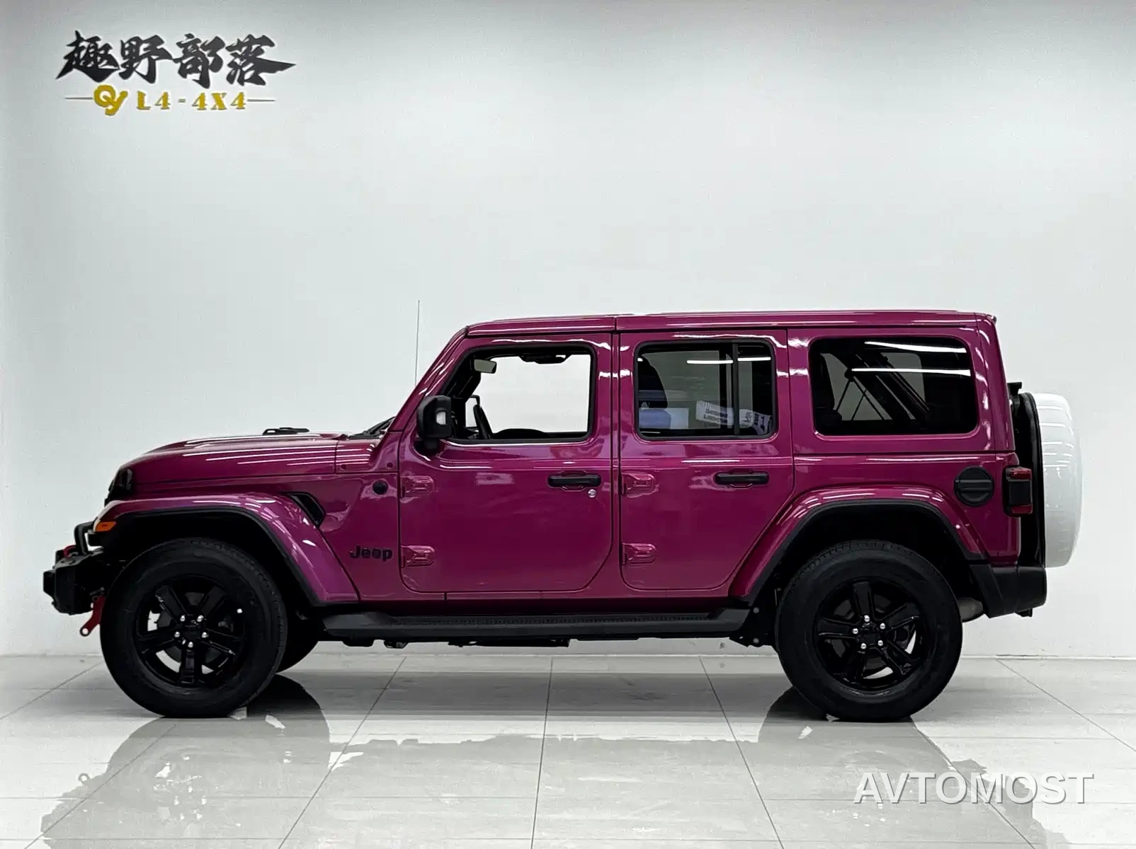 Jeep Wrangler 2022 2.0T Highland Bahamas Pink Sand Special — фото 13