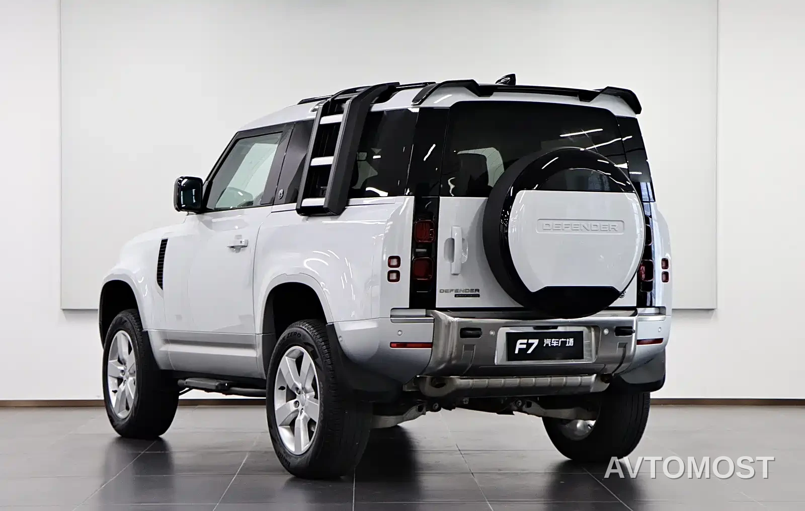 Land Rover Defender 2022 Model 90 2.0T P300 Tiger Ambition Edition — фото 4