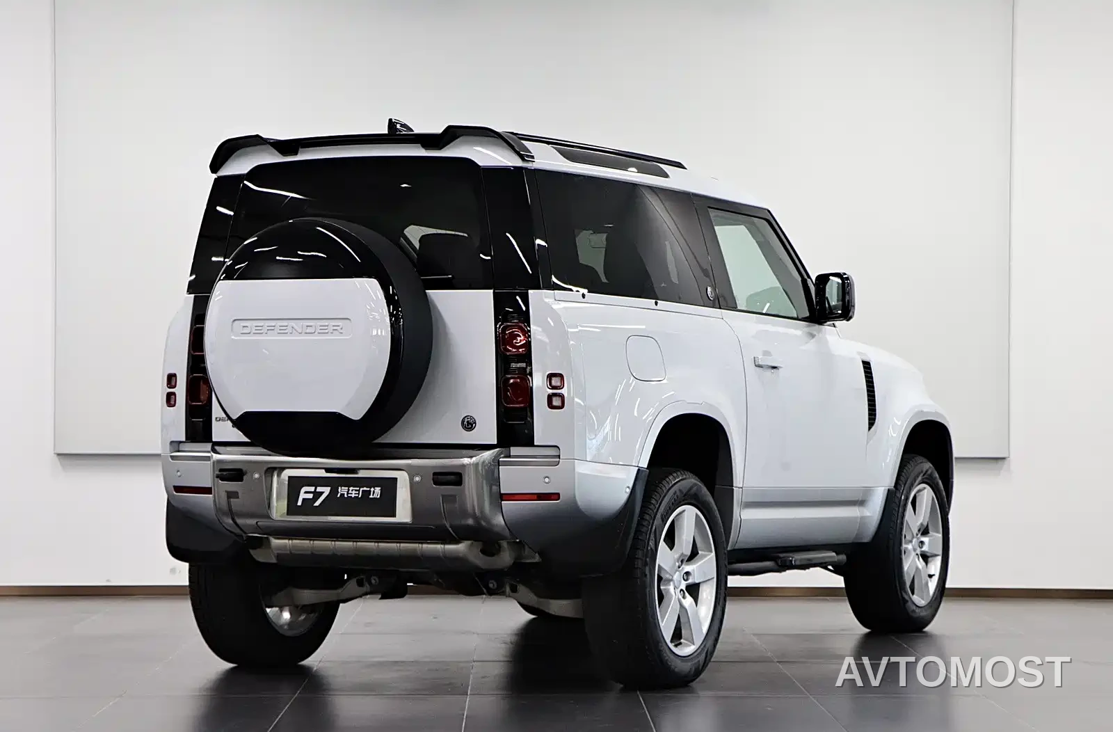 Land Rover Defender 2022 Model 90 2.0T P300 Tiger Ambition Edition — фото 6