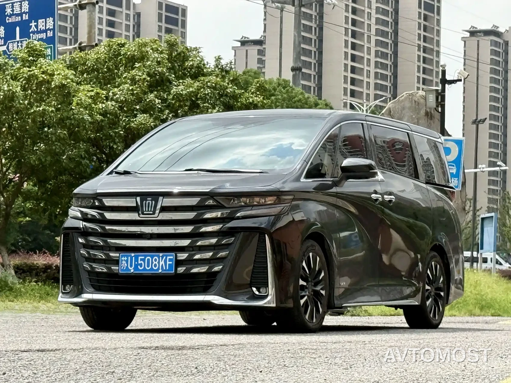 Toyota Crown (Import) 2024 2.5L Ultimate Edition — фото 1