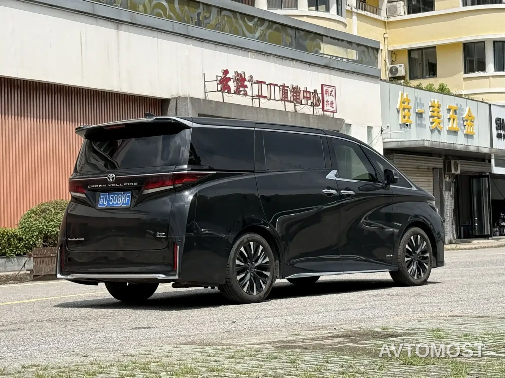 Toyota Crown (Import) 2024 2.5L Ultimate Edition — фото 4