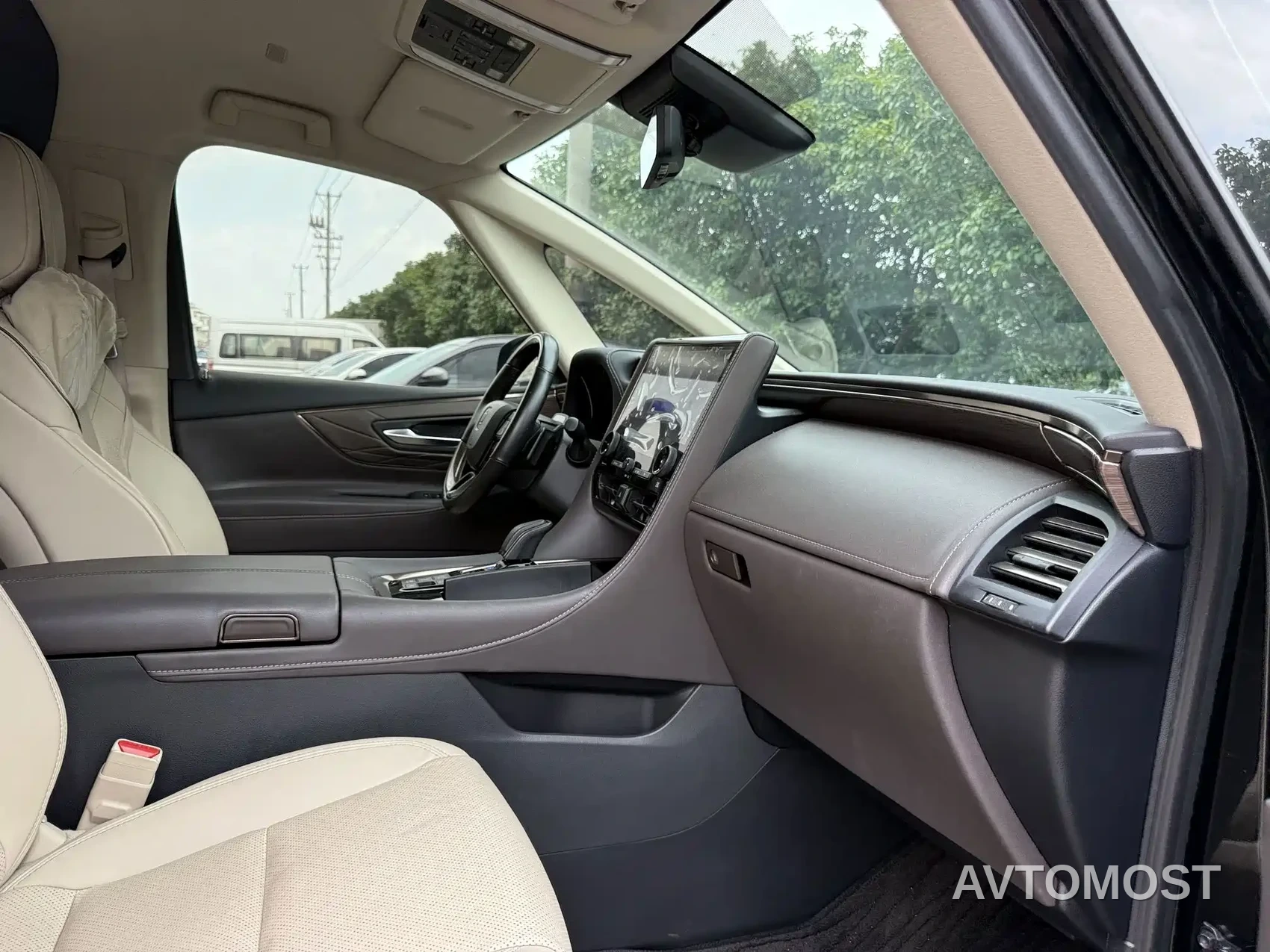 Toyota Crown (Import) 2024 2.5L Ultimate Edition — фото 6