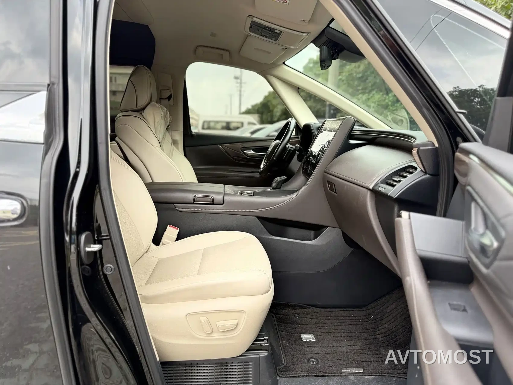 Toyota Crown (Import) 2024 2.5L Ultimate Edition — фото 7