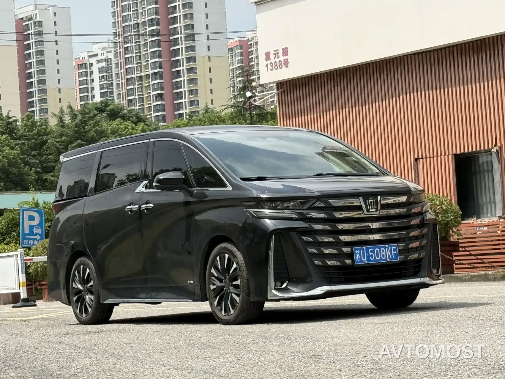 Toyota Crown (Import) 2024 2.5L Ultimate Edition — фото 8