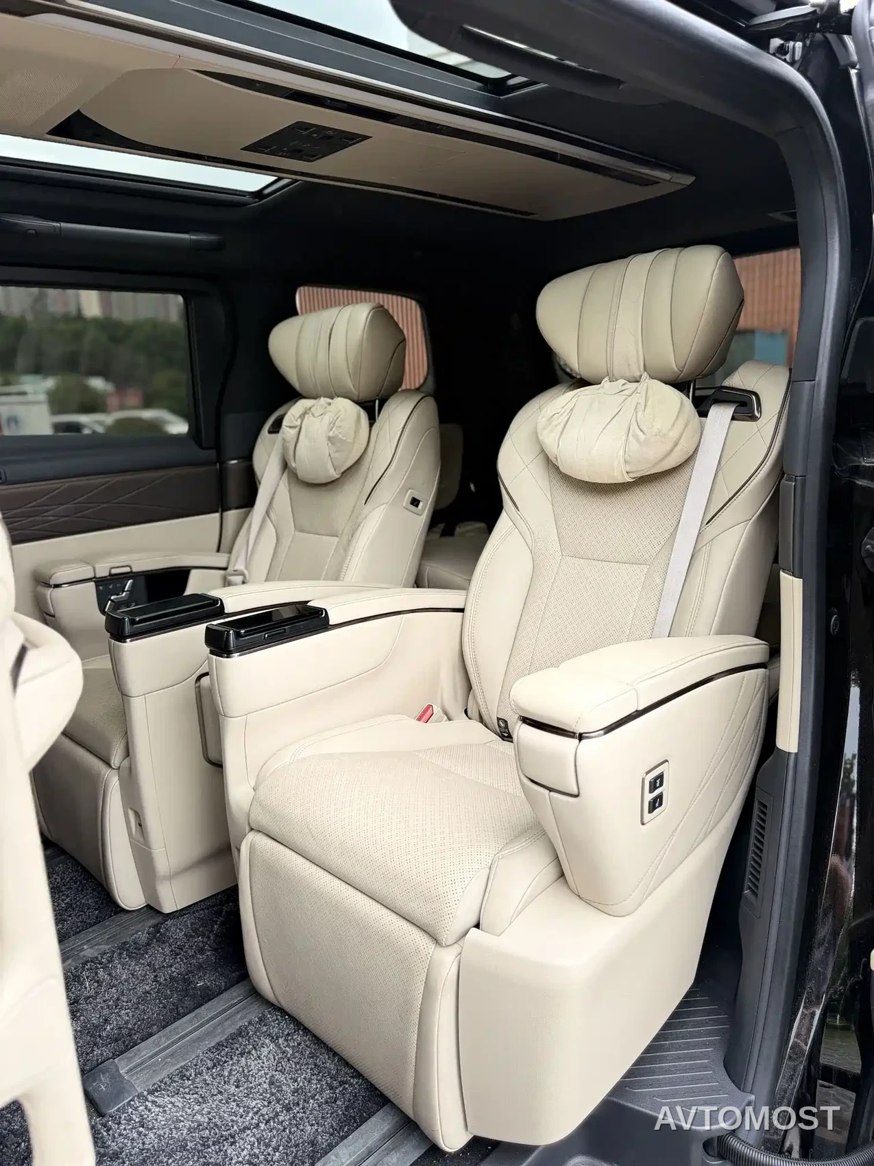 Toyota Crown (Import) 2024 2.5L Ultimate Edition — фото 18