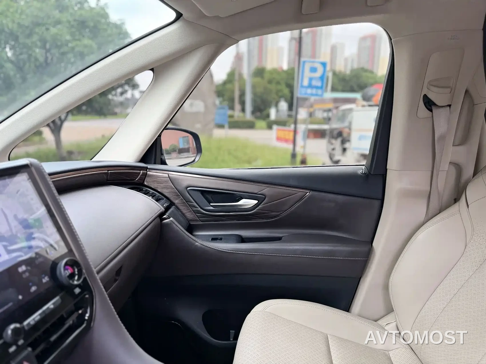 Toyota Crown (Import) 2024 2.5L Ultimate Edition — фото 19