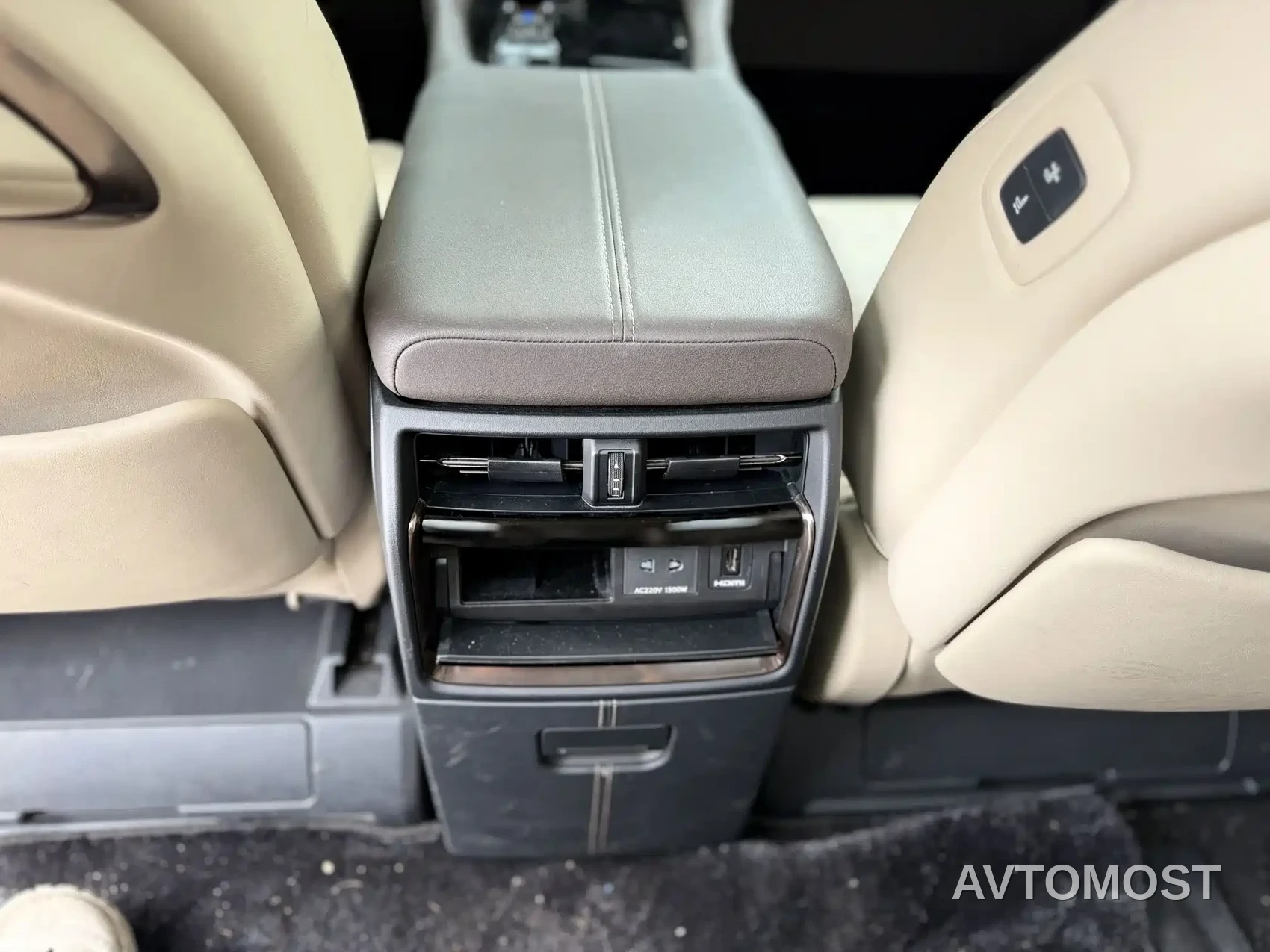 Toyota Crown (Import) 2024 2.5L Ultimate Edition — фото 23