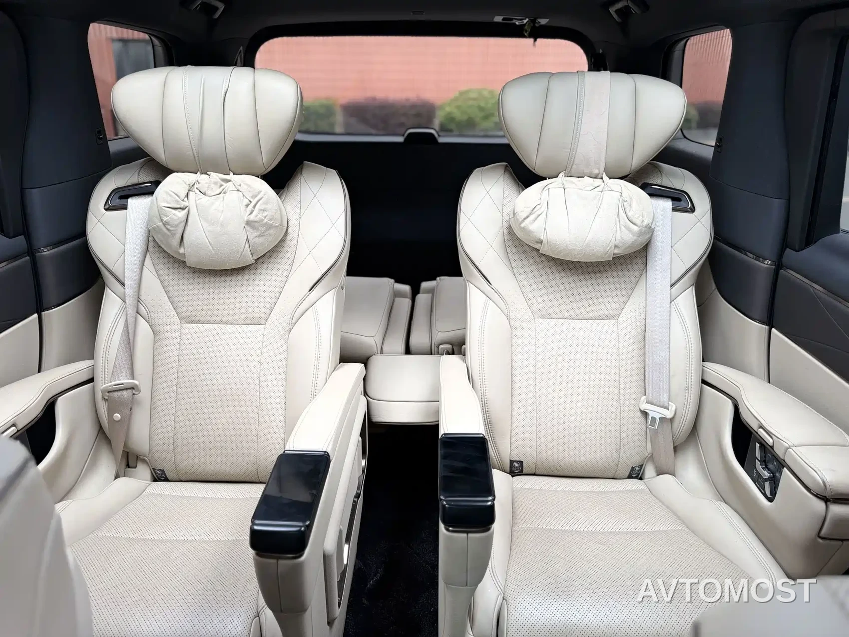 Toyota Crown (Import) 2024 2.5L Ultimate Edition — фото 25