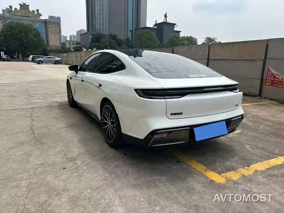 Geely Galaxy E8 2025 Model 610km Premium Edition — фото 8