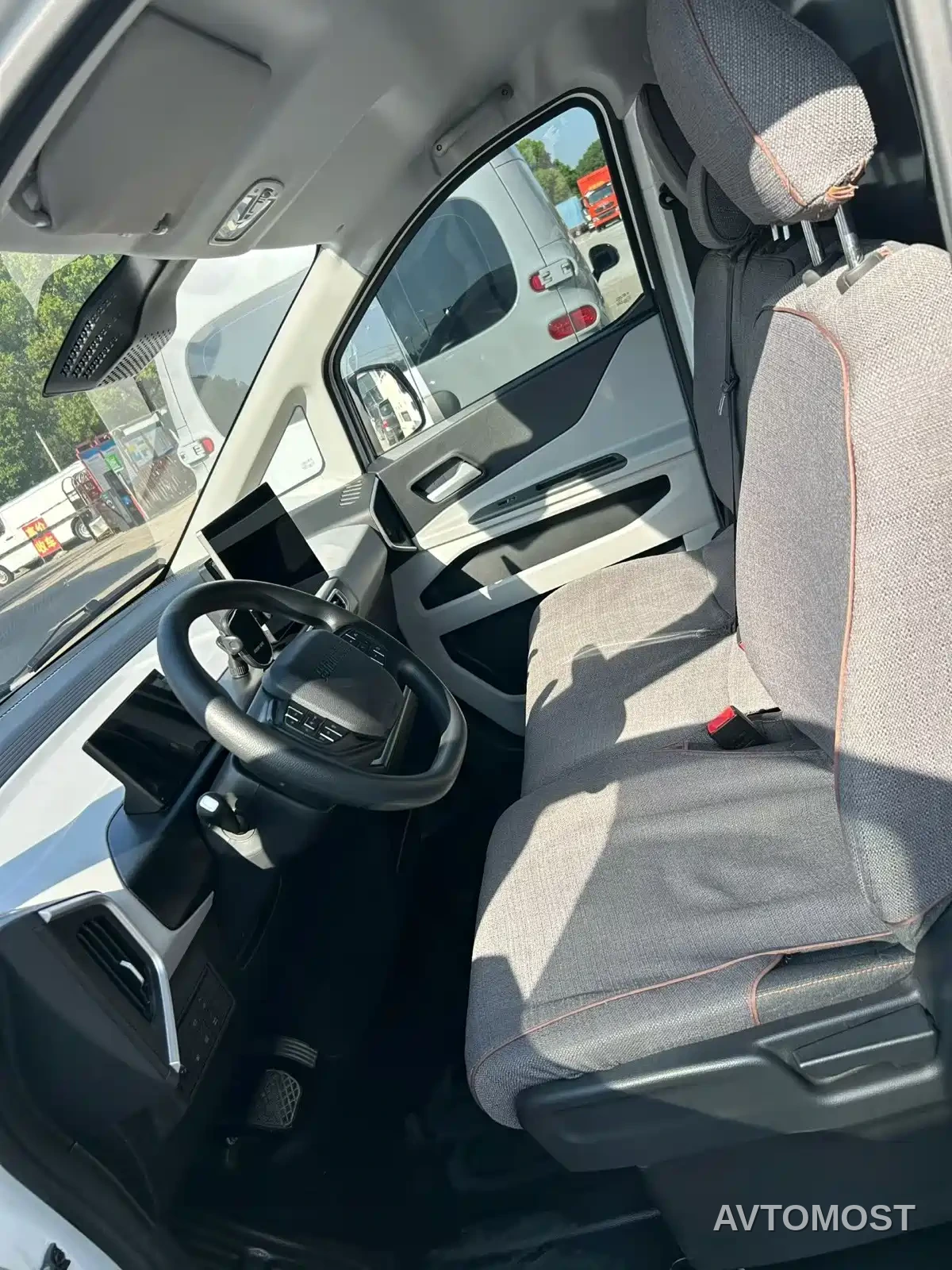 Changan Kuayue Kua Yue Xing Guang EV 2025 3-Person Van 350km Smart Driving Edition — фото 3