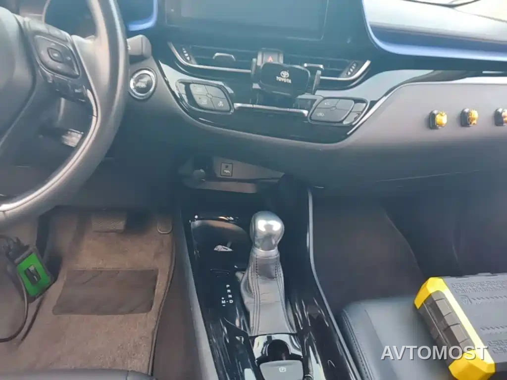 Toyota C-HR 2021 2.0L Luxury Edition — фото 12