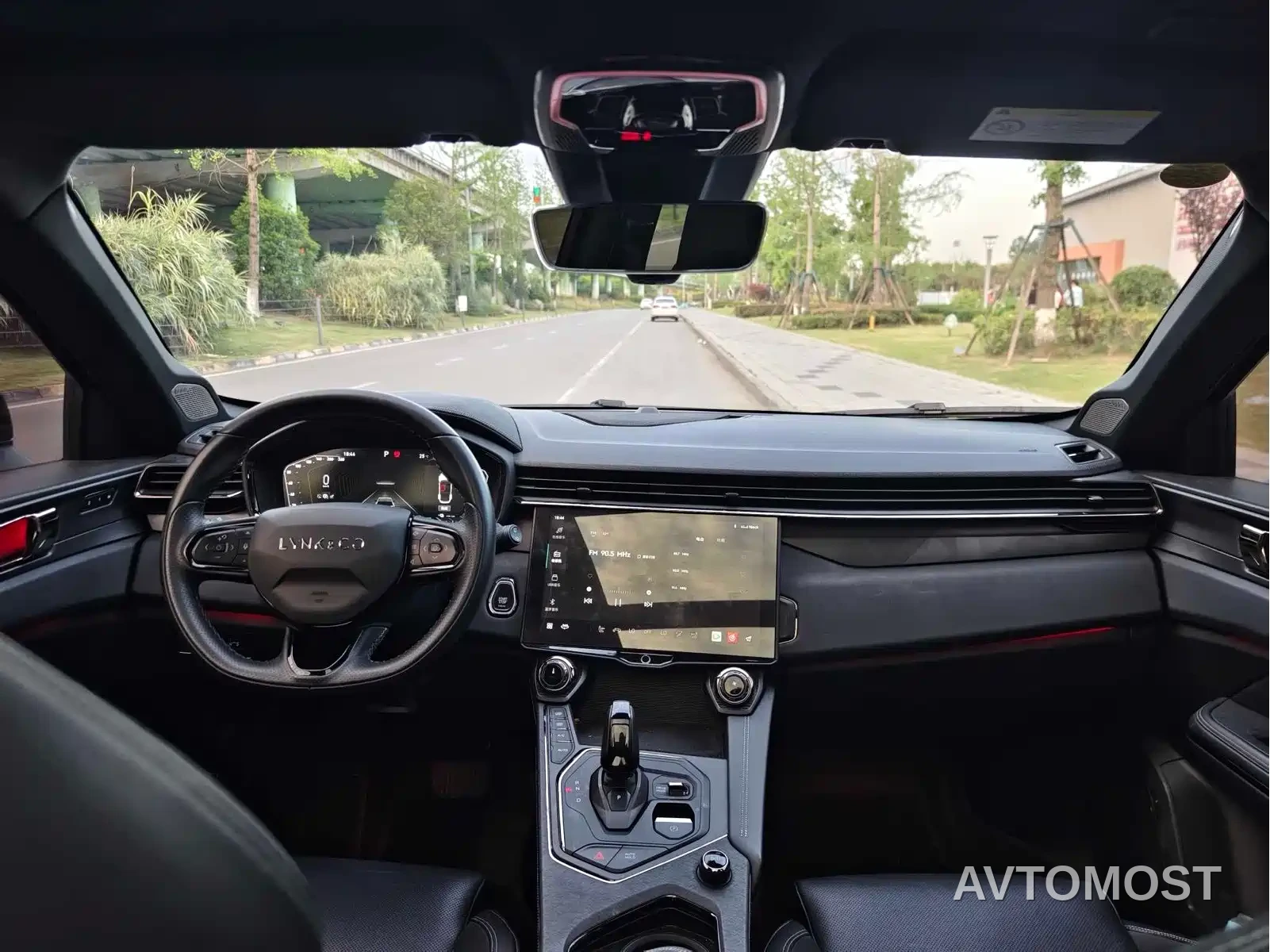Lynk & Co 01 EM-P 2021 1.5TD PHEV Halo — фото 11