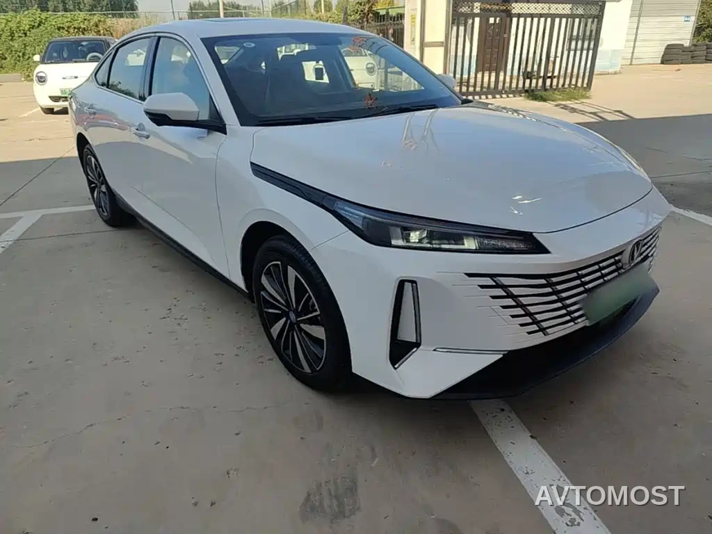 Changan Eado PHEV 2025 Smart New Blue Whale 145KM Battleship Edition — фото 4