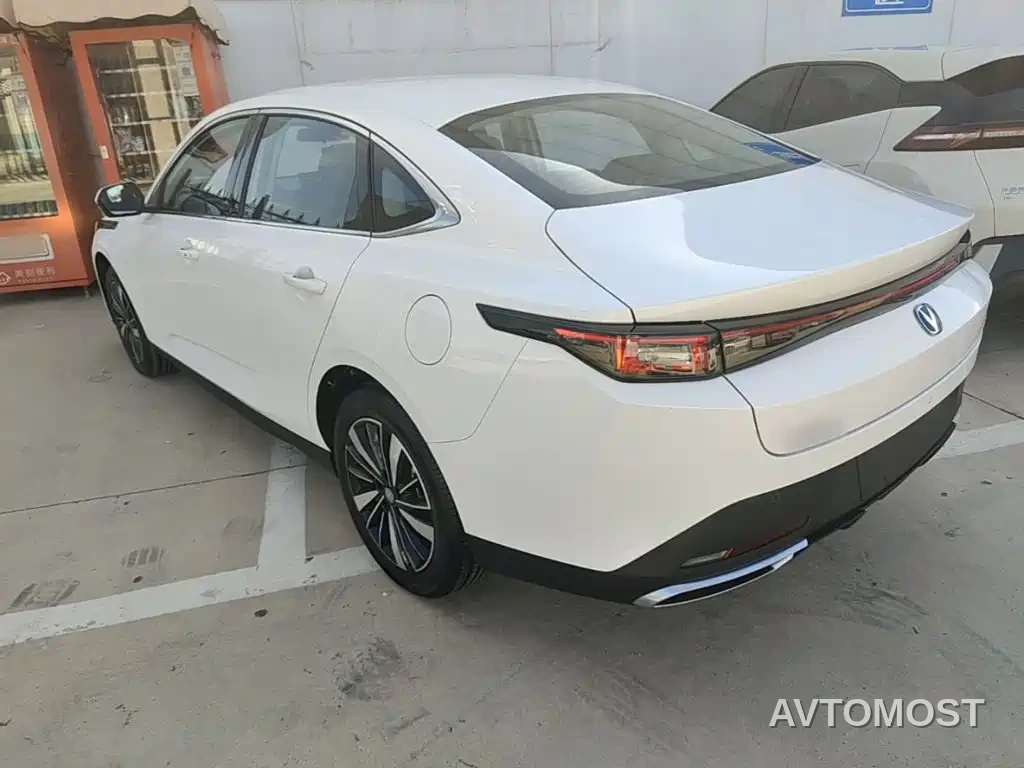 Changan Eado PHEV 2025 Smart New Blue Whale 145KM Battleship Edition — фото 5
