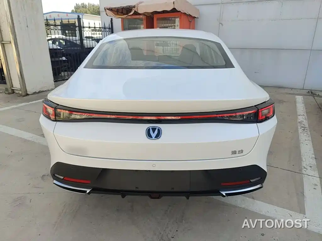 Changan Eado PHEV 2025 Smart New Blue Whale 145KM Battleship Edition — фото 6