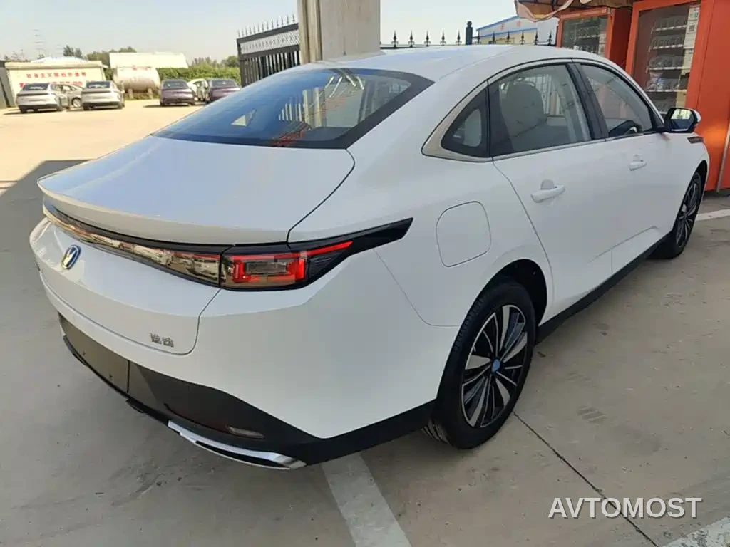 Changan Eado PHEV 2025 Smart New Blue Whale 145KM Battleship Edition — фото 7