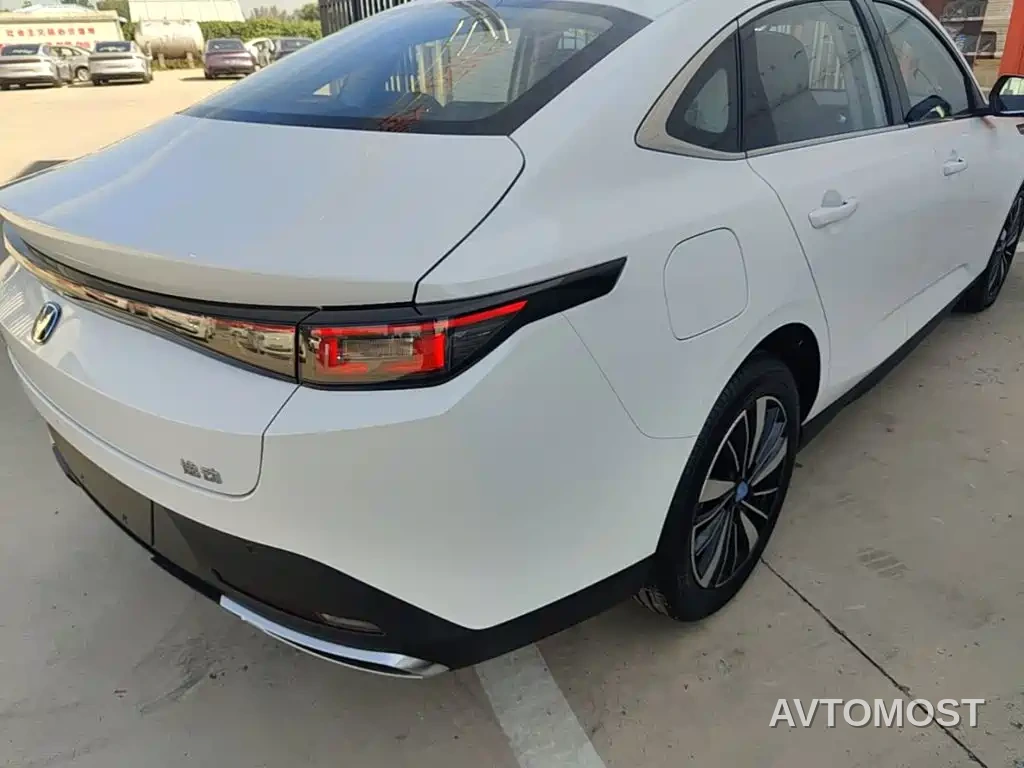 Changan Eado PHEV 2025 Smart New Blue Whale 145KM Battleship Edition — фото 8