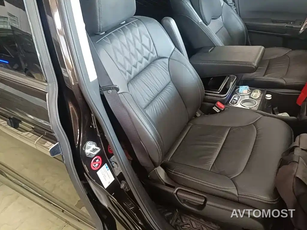 Honda Elysion 2019 2.0L Hybrid Luxury Edition — фото 24