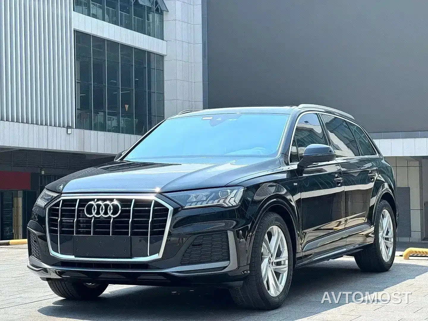 Audi Q7 2023 45 TFSI quattro S line Sport — фото 1