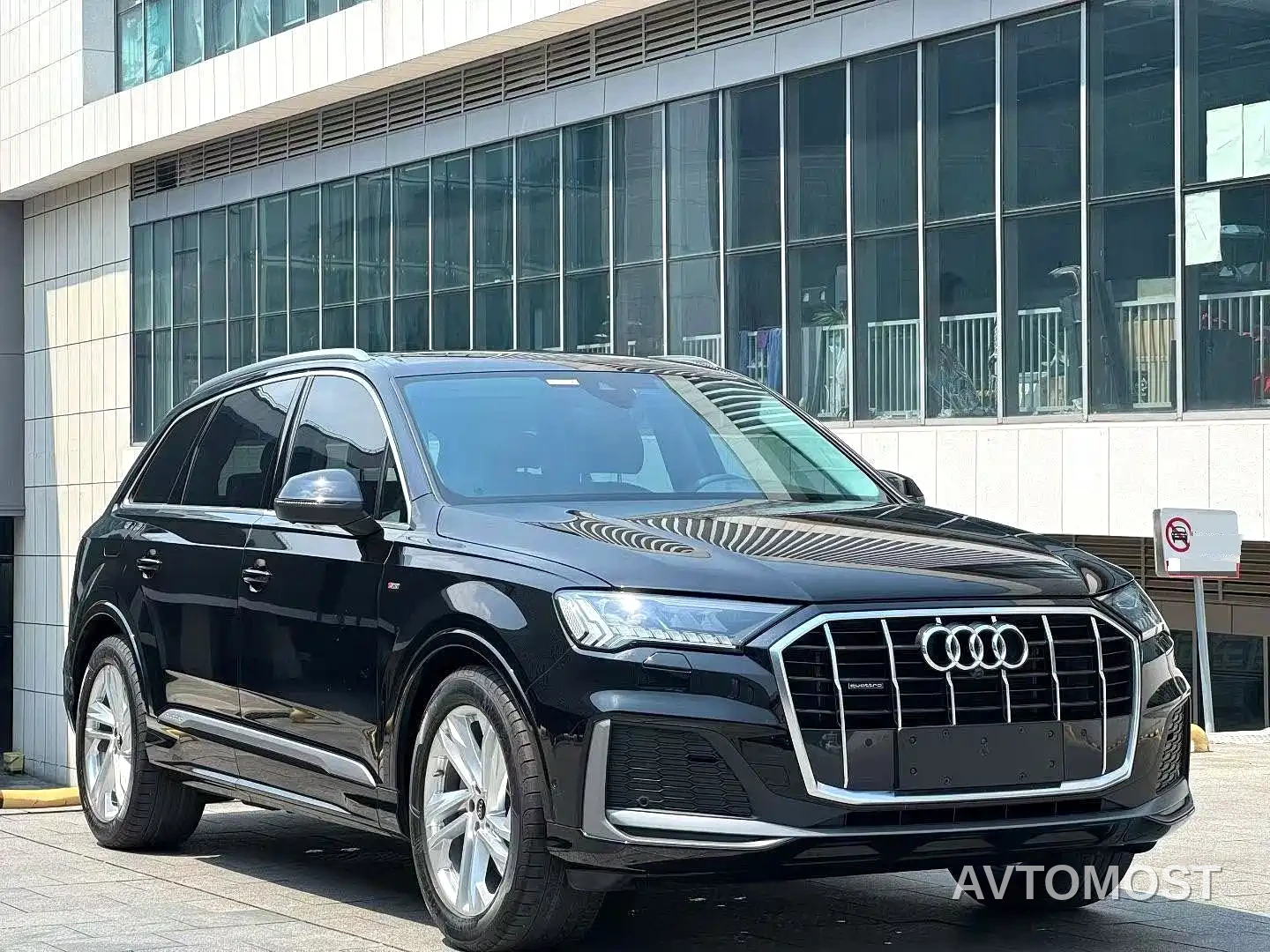 Audi Q7 2023 45 TFSI quattro S line Sport — фото 3
