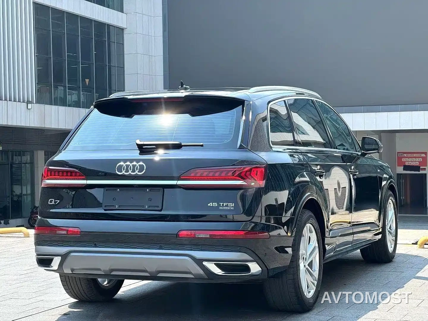 Audi Q7 2023 45 TFSI quattro S line Sport — фото 7