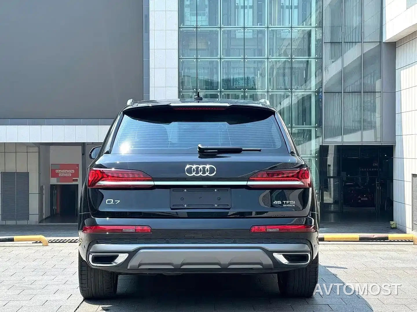 Audi Q7 2023 45 TFSI quattro S line Sport — фото 8