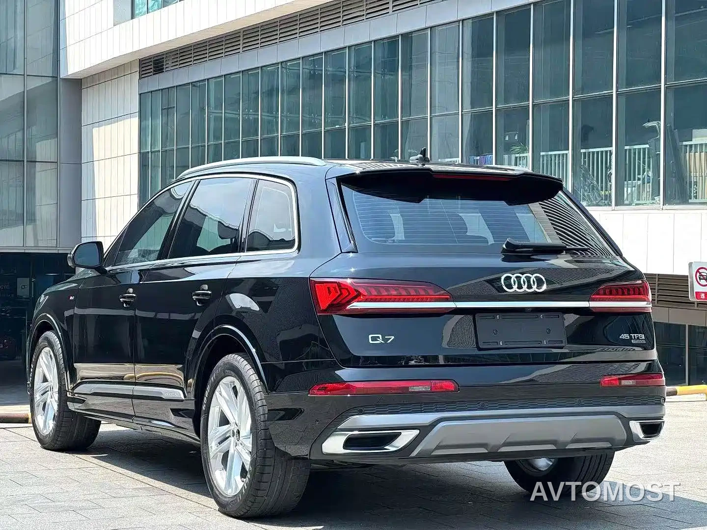 Audi Q7 2023 45 TFSI quattro S line Sport — фото 9