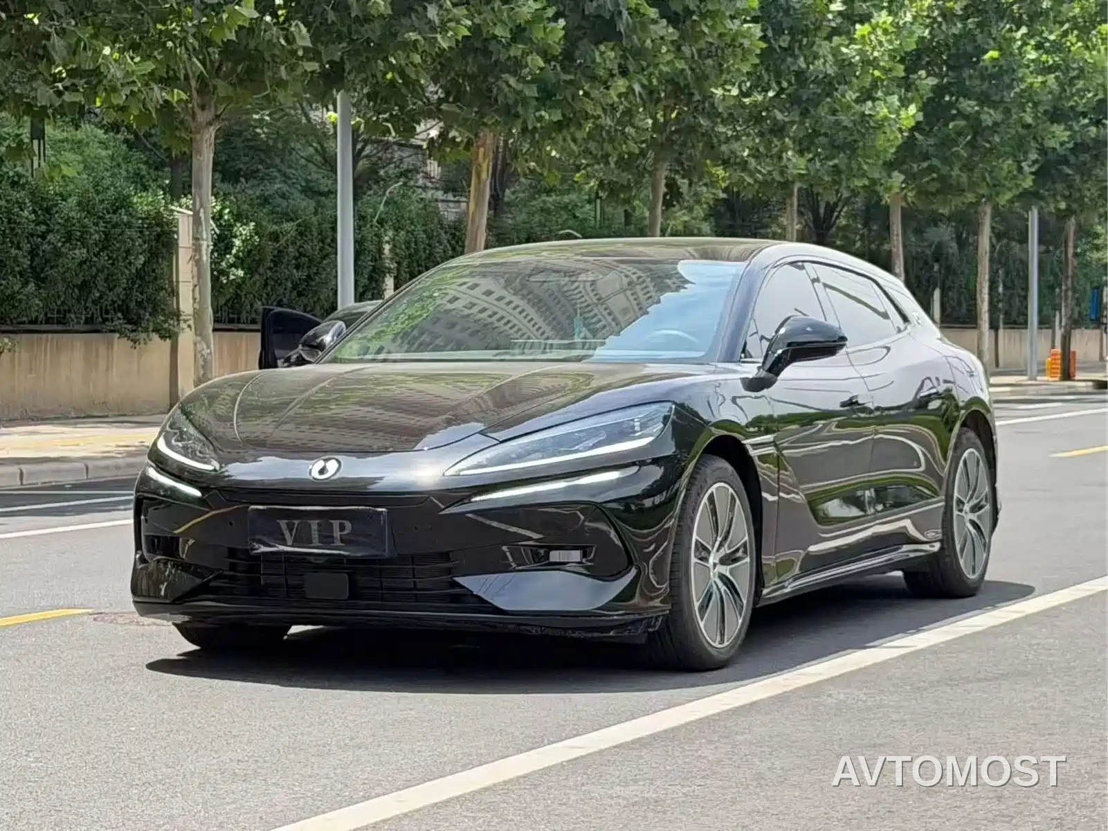 Denza Z9GT 2024 Model 1100 AWD Max Edition — фото 3