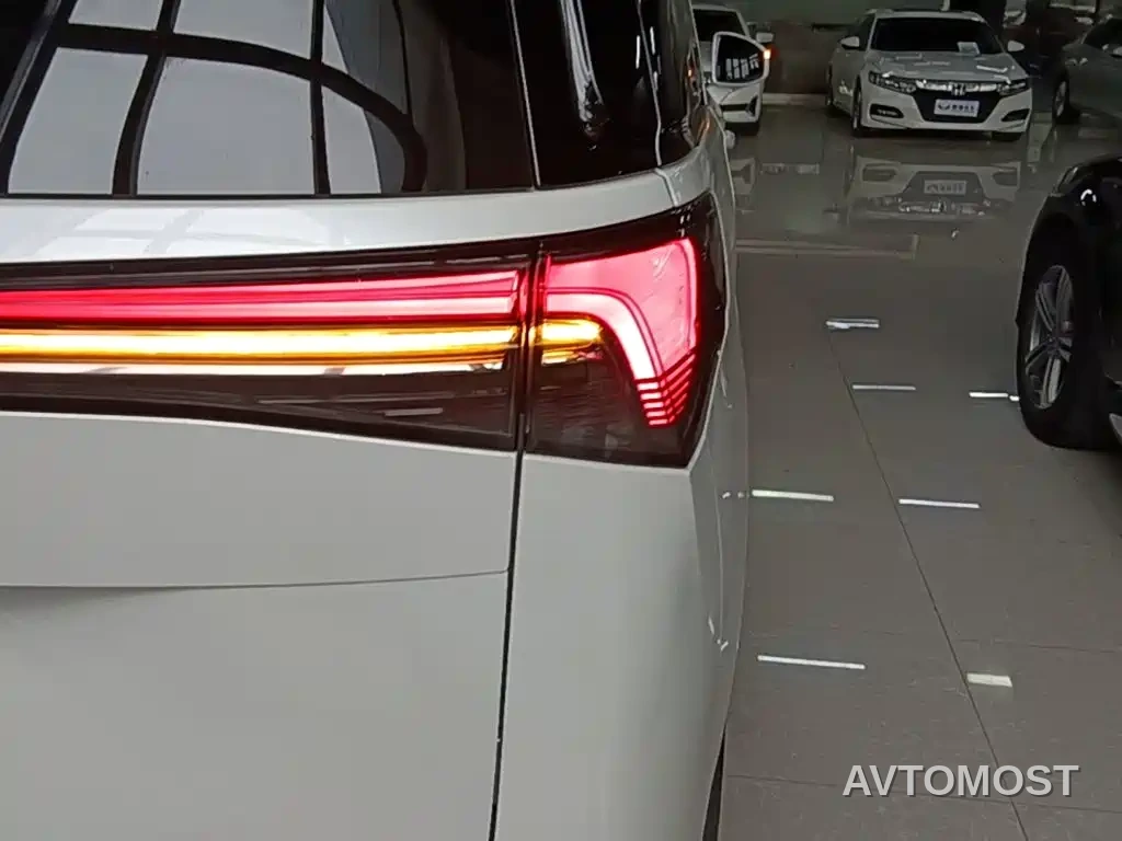 Buick GL8 New Energy 2025 Landprestige First Edition 7-Seater — фото 7