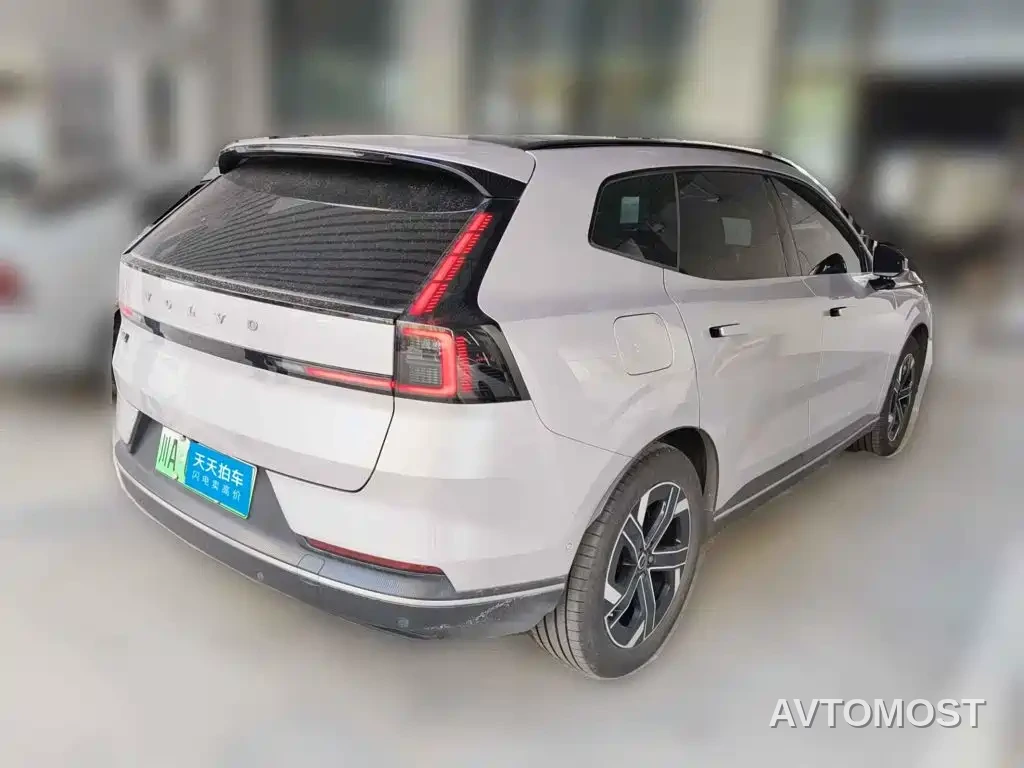 Volvo XC70 Plug-in Hybrid 2026 AWD Extended Range Core — фото 5