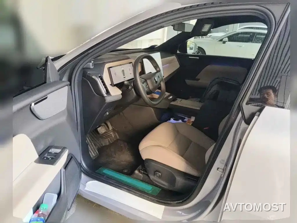 Volvo XC70 Plug-in Hybrid 2026 AWD Extended Range Core — фото 8