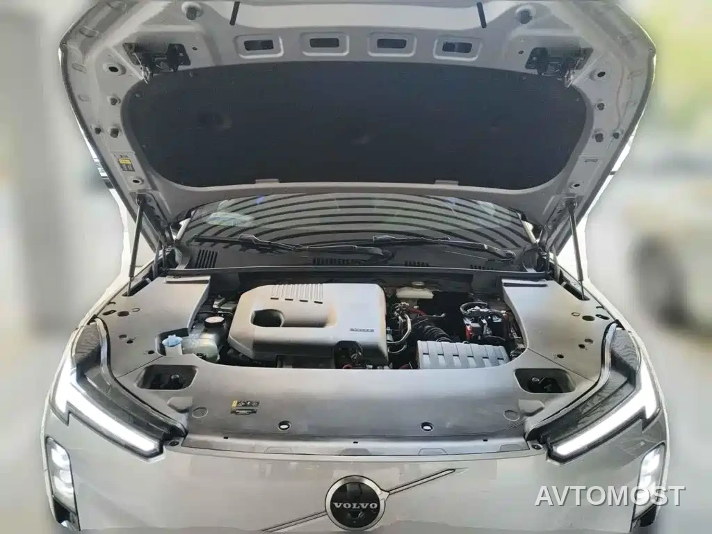 Volvo XC70 Plug-in Hybrid 2026 AWD Extended Range Core — фото 9