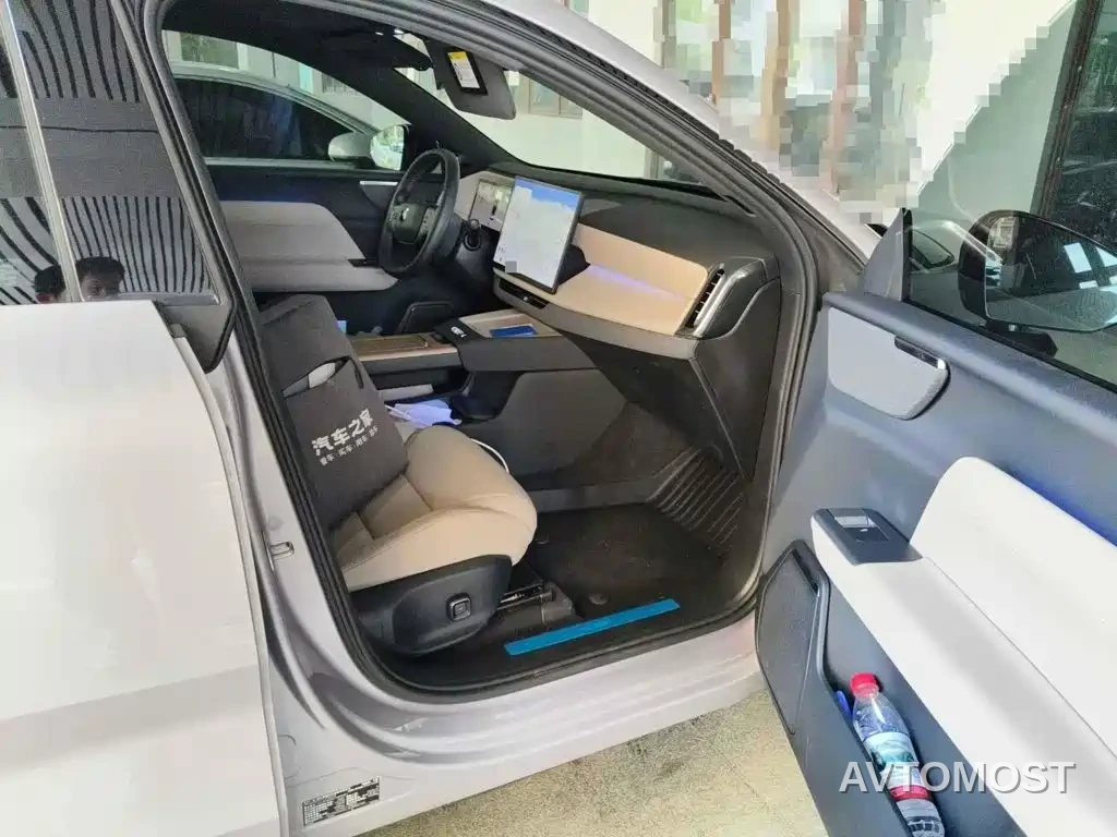 Volvo XC70 Plug-in Hybrid 2026 AWD Extended Range Core — фото 10