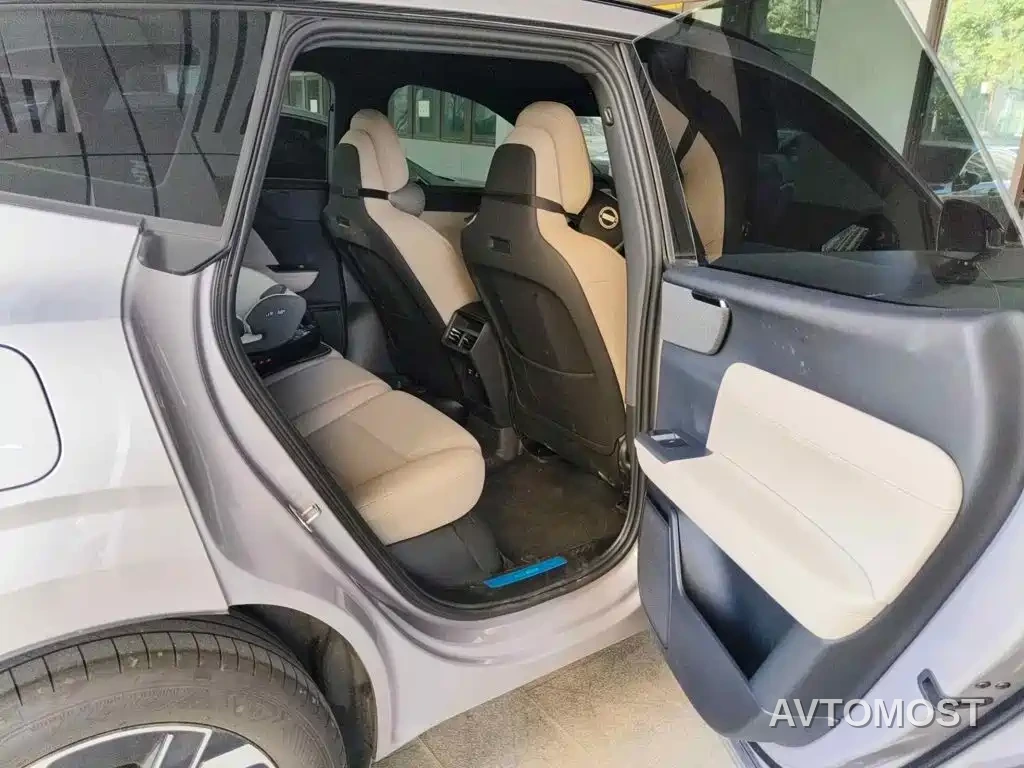 Volvo XC70 Plug-in Hybrid 2026 AWD Extended Range Core — фото 11