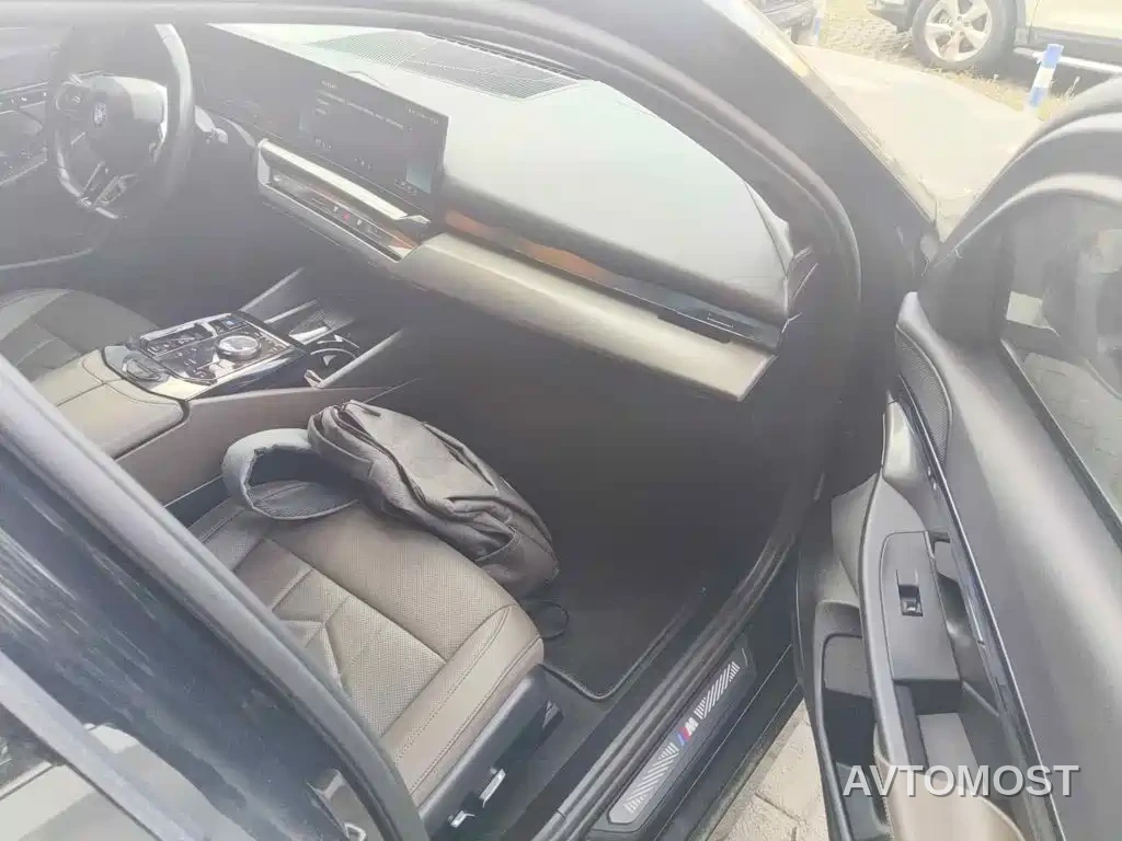 BMW i5 2024 eDrive 35L M Sport Package — фото 10
