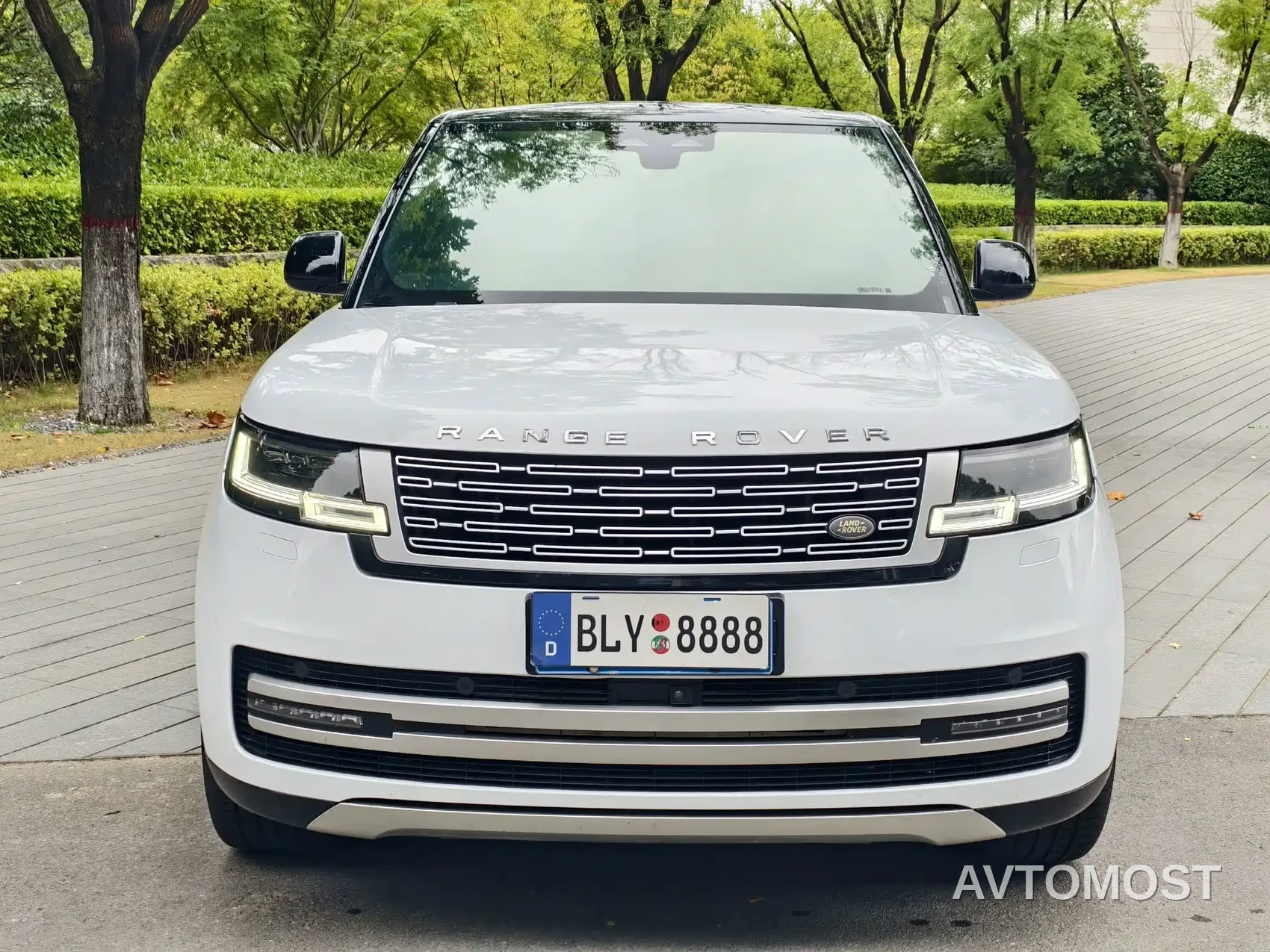 Land Rover Range Rover 2022 3.0 L6 360PS Golden Age Edition — фото 2