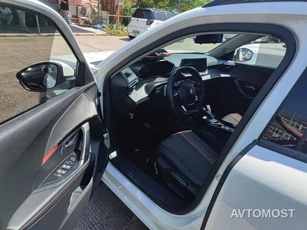 Peugeot 2008 2020 230THP Fashion Sunroof Edition — фото 13