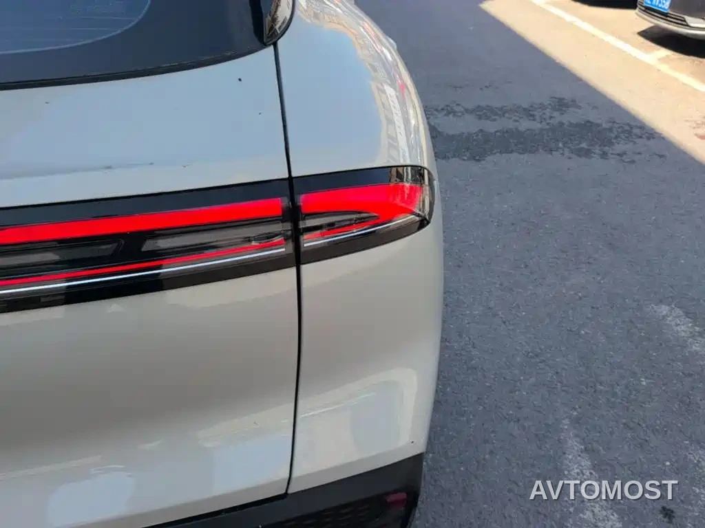 Baojun Yunhai 2024 140km Plug-in Hybrid — фото 8