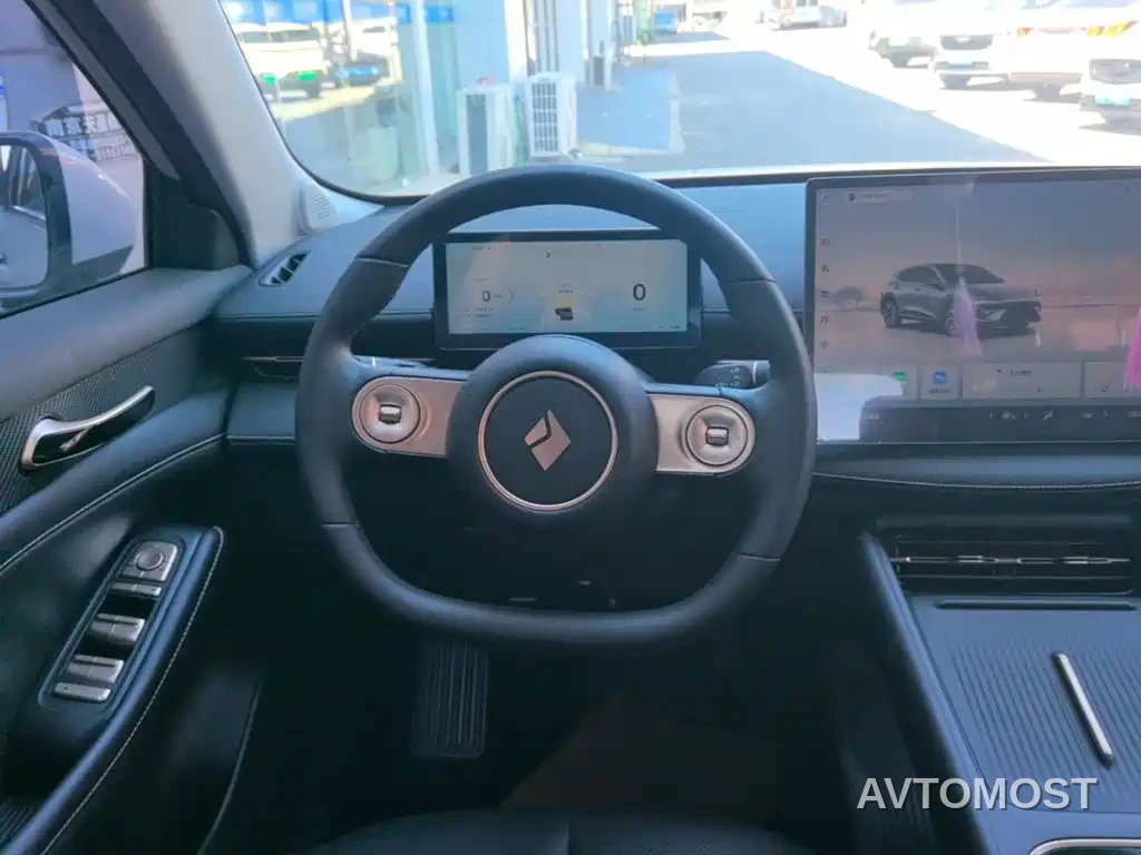 Baojun Yunhai 2024 140km Plug-in Hybrid — фото 11